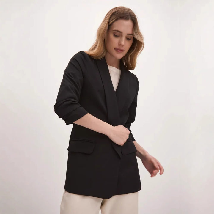 Elegant women's blazer with refined details Lune London