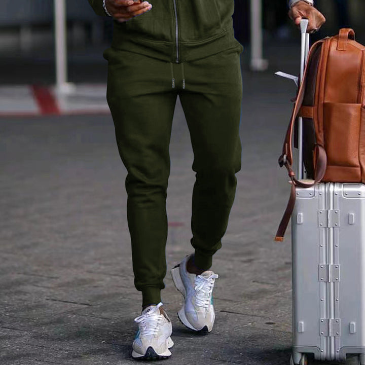 Comfortable pleated jogger pants for men with elastic waist and practical pockets Lune London