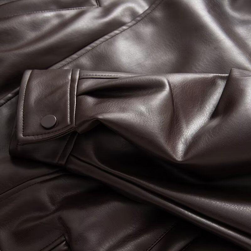 Veste en faux cuir pour femme avec design innovant et poches pratiques Chic & Stil