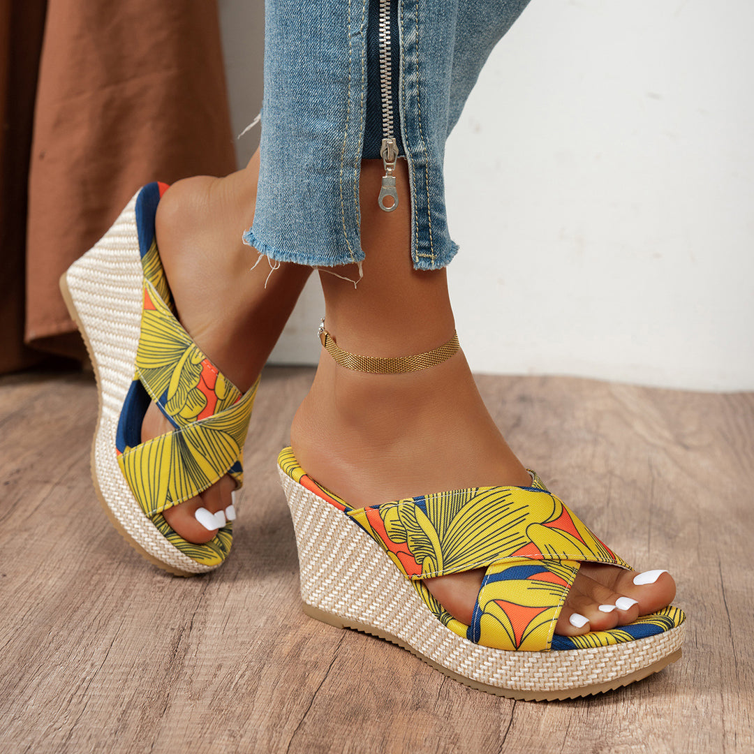 Wedge sandals for women with a floral design and a non-slip sole Lune London