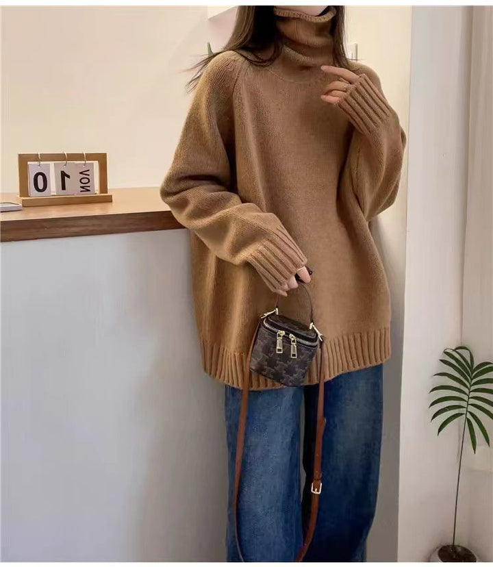 Pull en tricot épais pour femmes avec col montant et fentes sur les côtés Chic & Stil