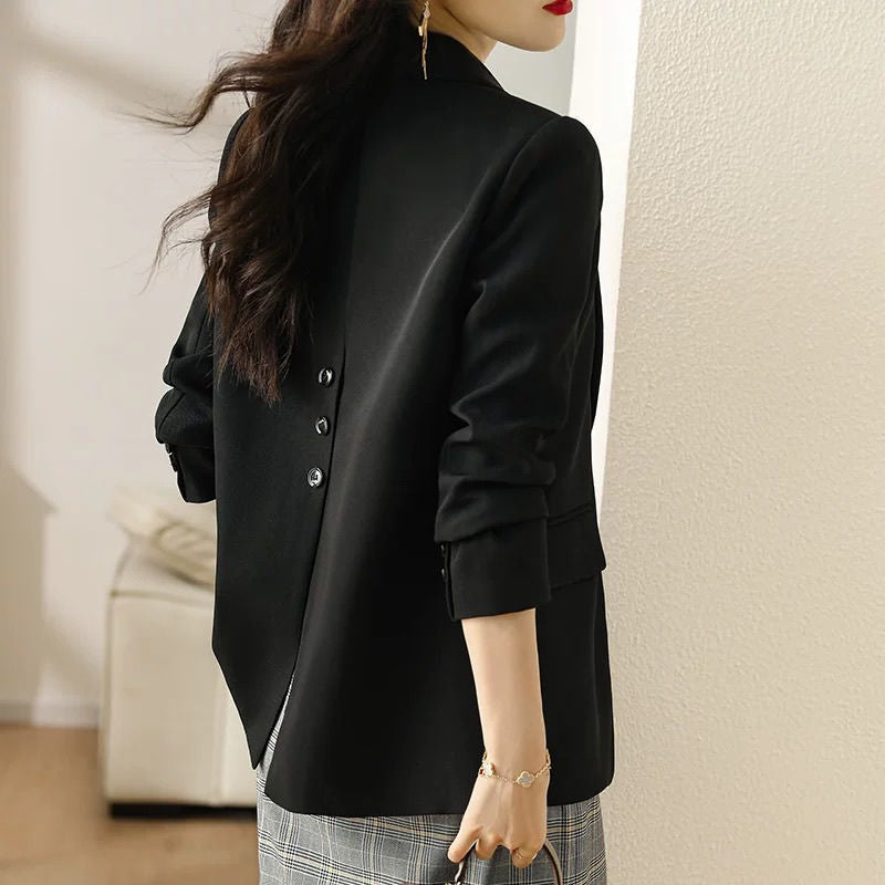 Blazer élégant pour femmes au cut classique et détails raffinés Chic & Stil