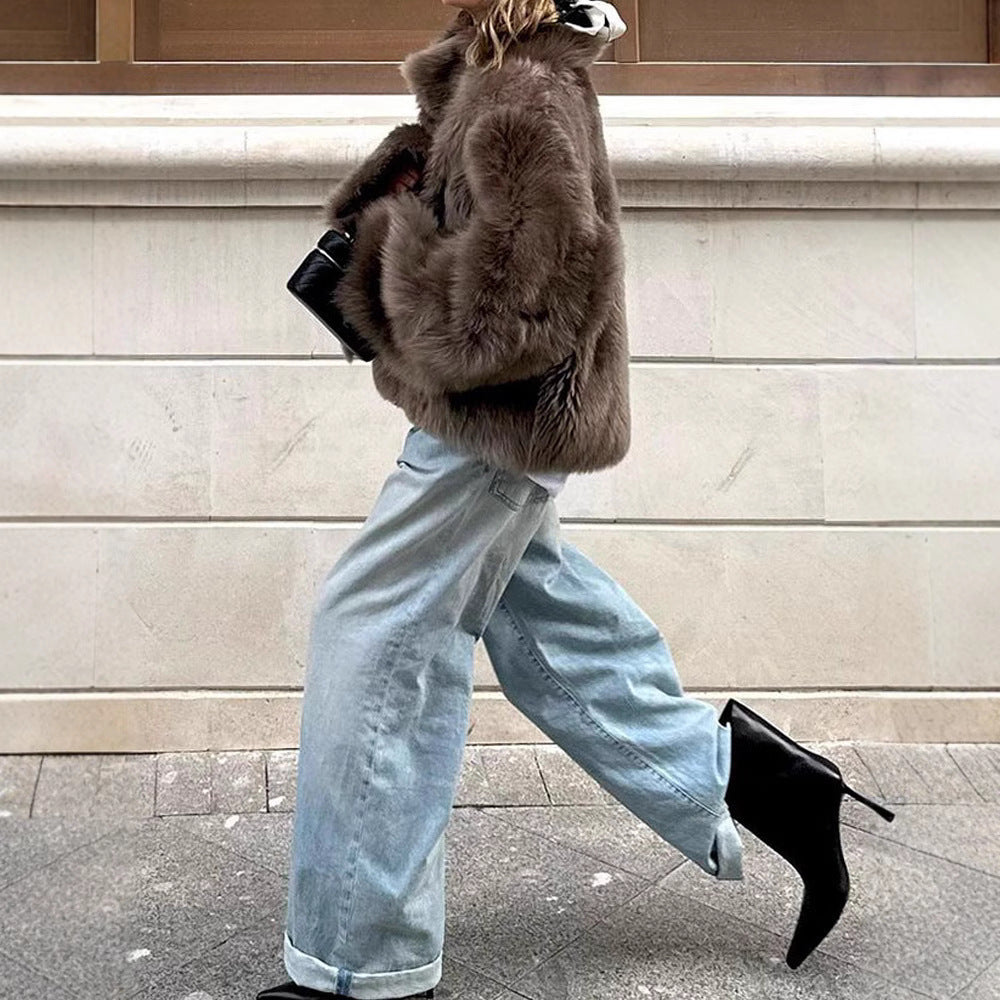 Ladies faux fur coat with high collar and luxurious design Lune London