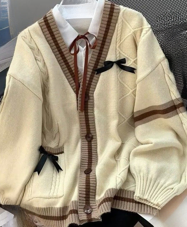 Casual knitted jacket for women with playful details and a deep V-neck Lune London