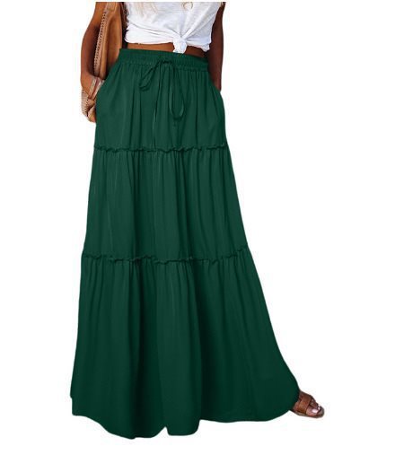 Long and flowing skirt for women with an elastic waistband and practical pockets Lune London