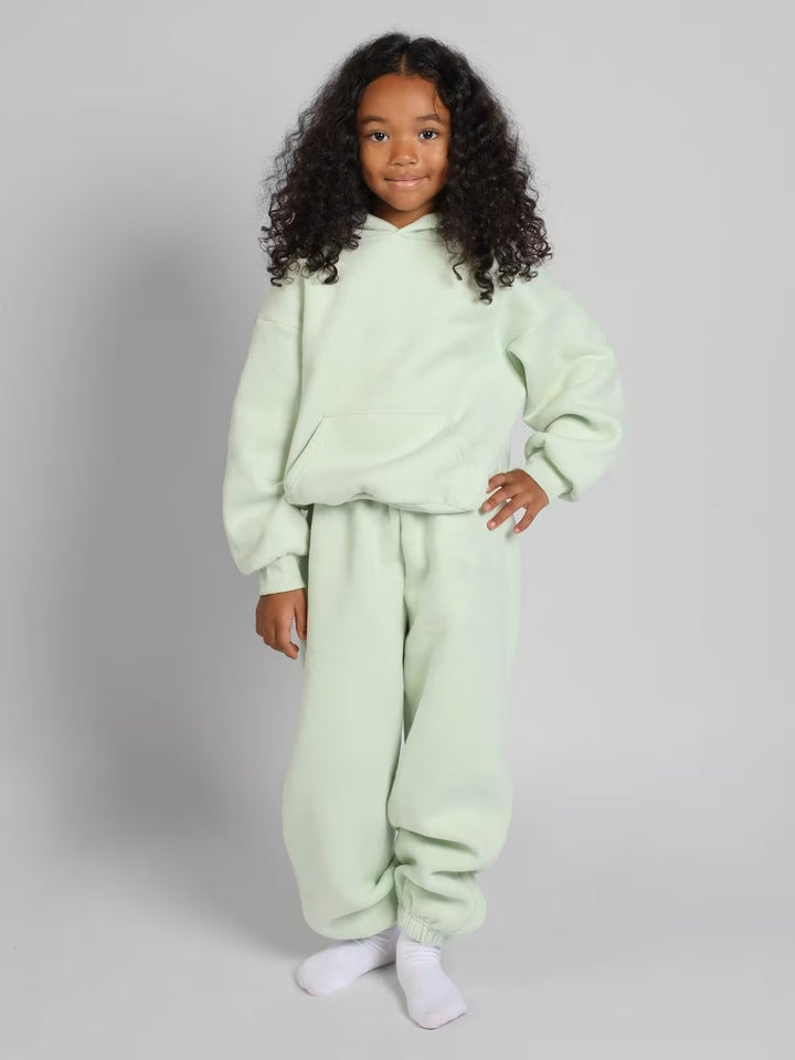 Comfortable hoodie for women with kangaroo pocket and wide sleeves Lune London