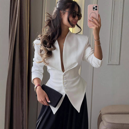 Femme élégant blazer cintré avec décolleté en V profond Chic & Stil
