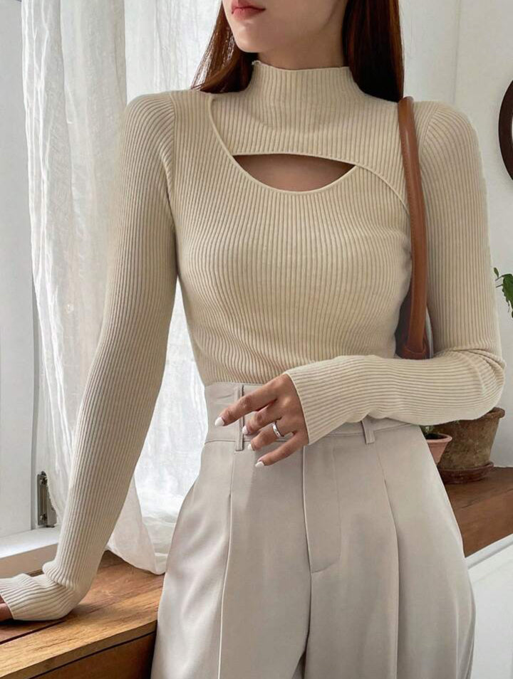 Women Elegant Long Sleeve Top with Chic Neckline Lune London
