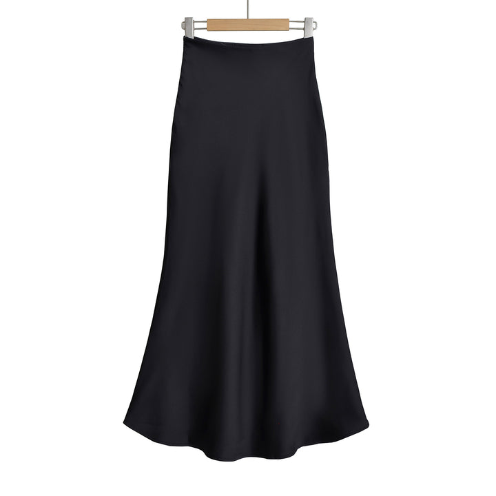 Elegant maxi skirt for ladies in flowing satin fabric with high waist Lune London