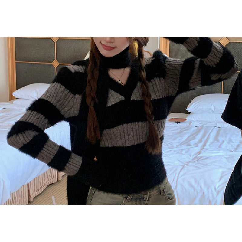 Woman soft V sweater with striped design and matching scarf Lune London