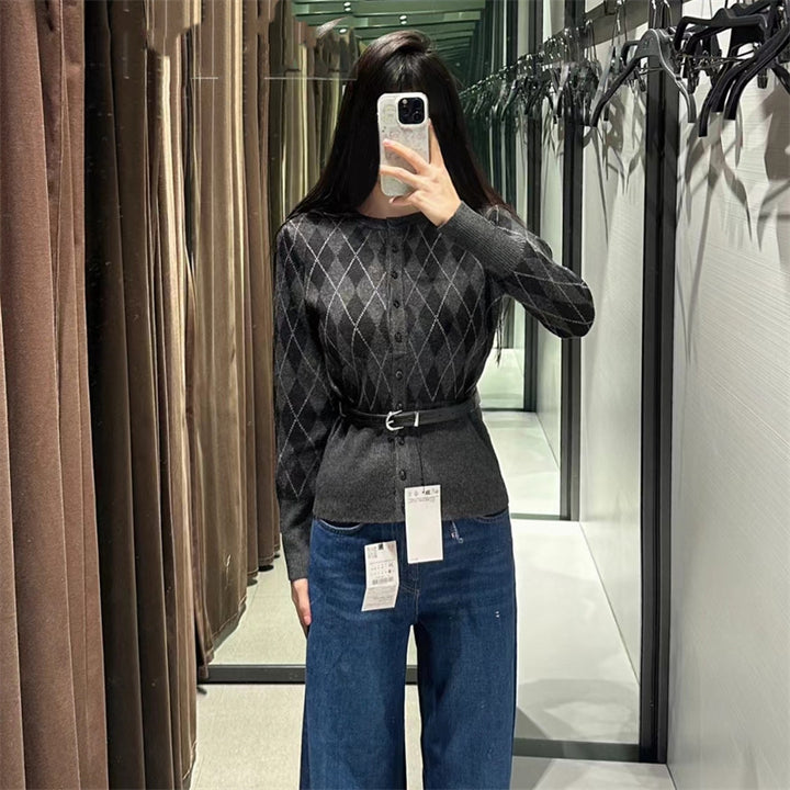 Cardigan pour femmes avec un motif à carreaux moderne et une ceinture amovible Chic & Stil