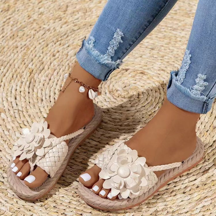 Ladies' heeled sandals adorned with flowers and natural fiber sole Lune London