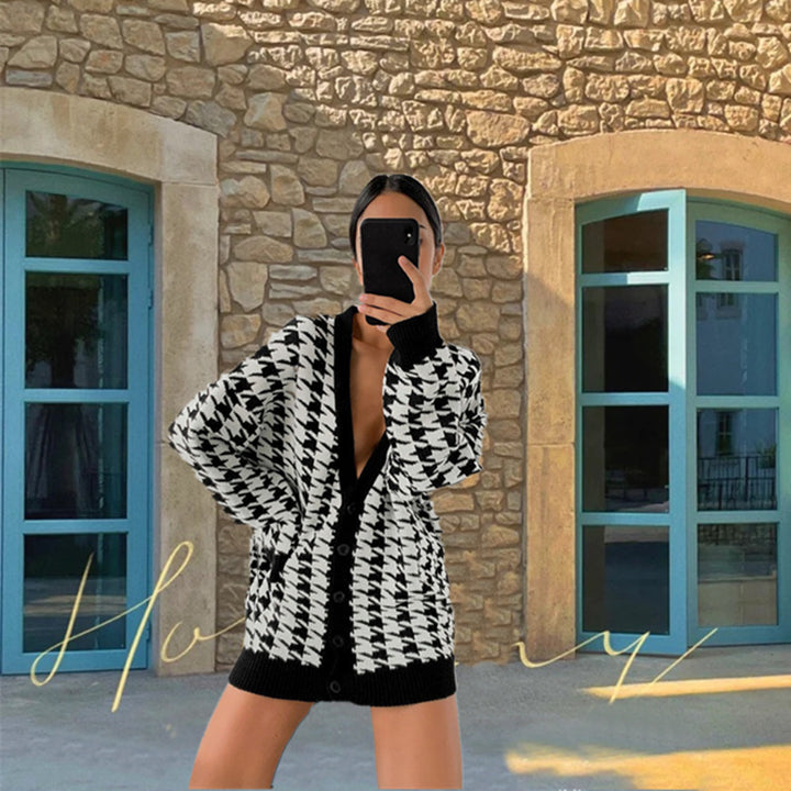 Ladies oversized stylish cardigan with classic houndstooth pattern Lune Londonl