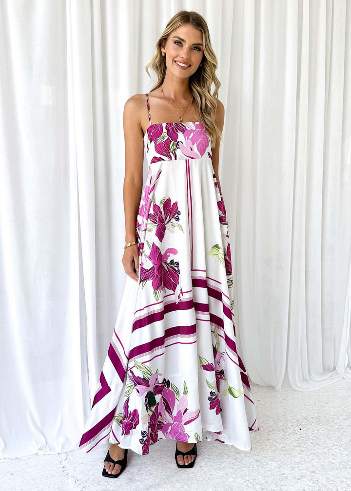 Maxi dress for women with an airy cut and modern graphic accents Chic & Stil