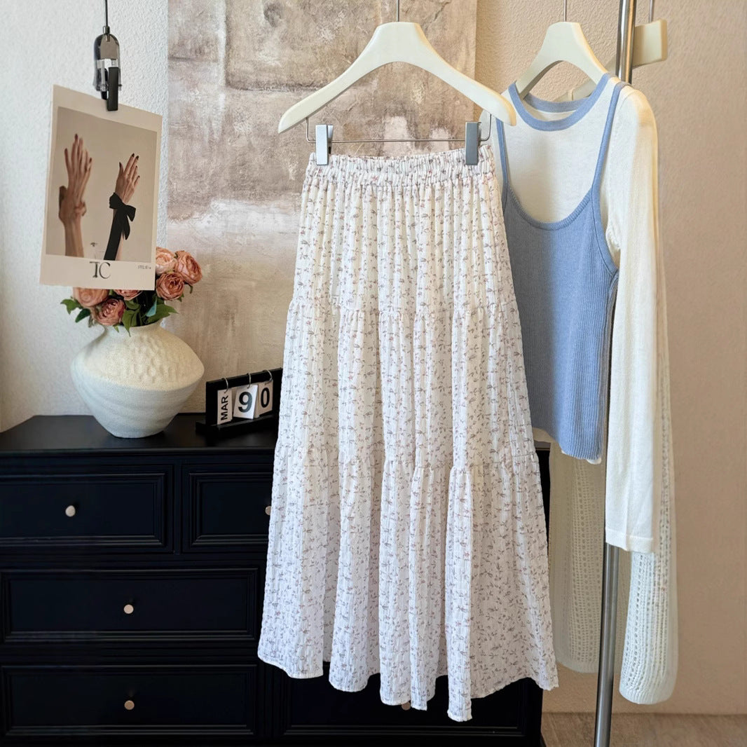 Maxi skirt for women with romantic floral pattern and casual chic design