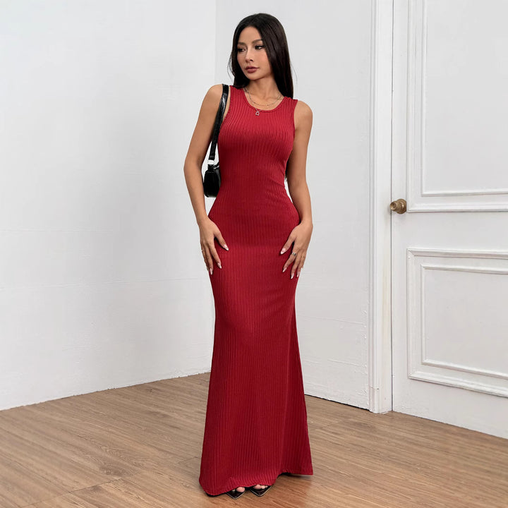 Robe maxi côtelée ajustée pour femmes avec élégante encolure ronde Chic & Stil