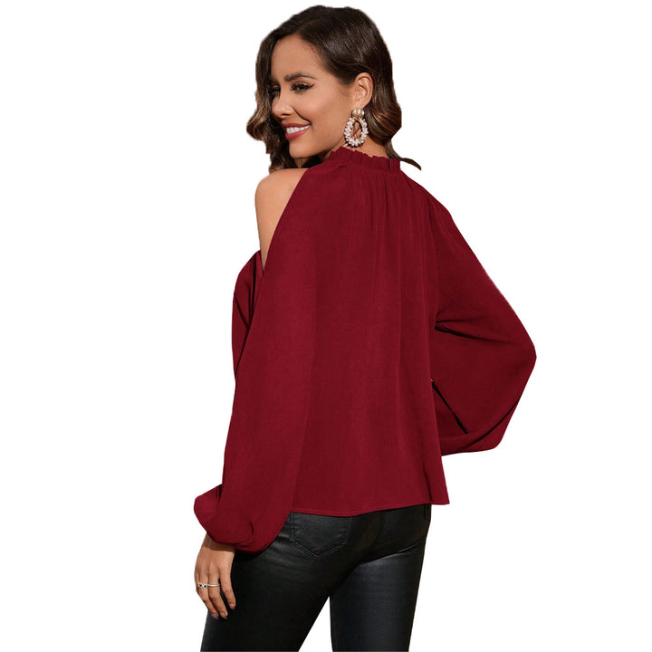 Elegant blouse for women with a plunging neckline design and wide sleeves Chic & Stil