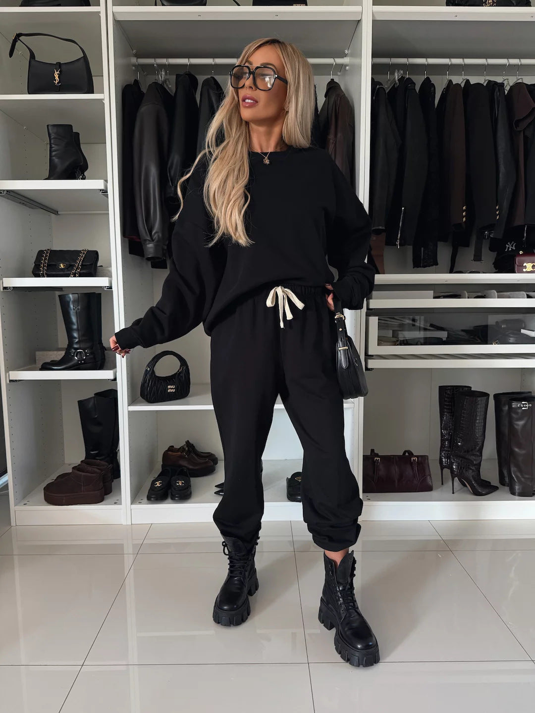 Women's casual tracksuit with elegant cut and comfortable fit Chic & Stil
