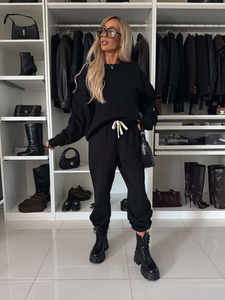 Women's casual tracksuit with elegant cut and comfortable fit Chic & Stil