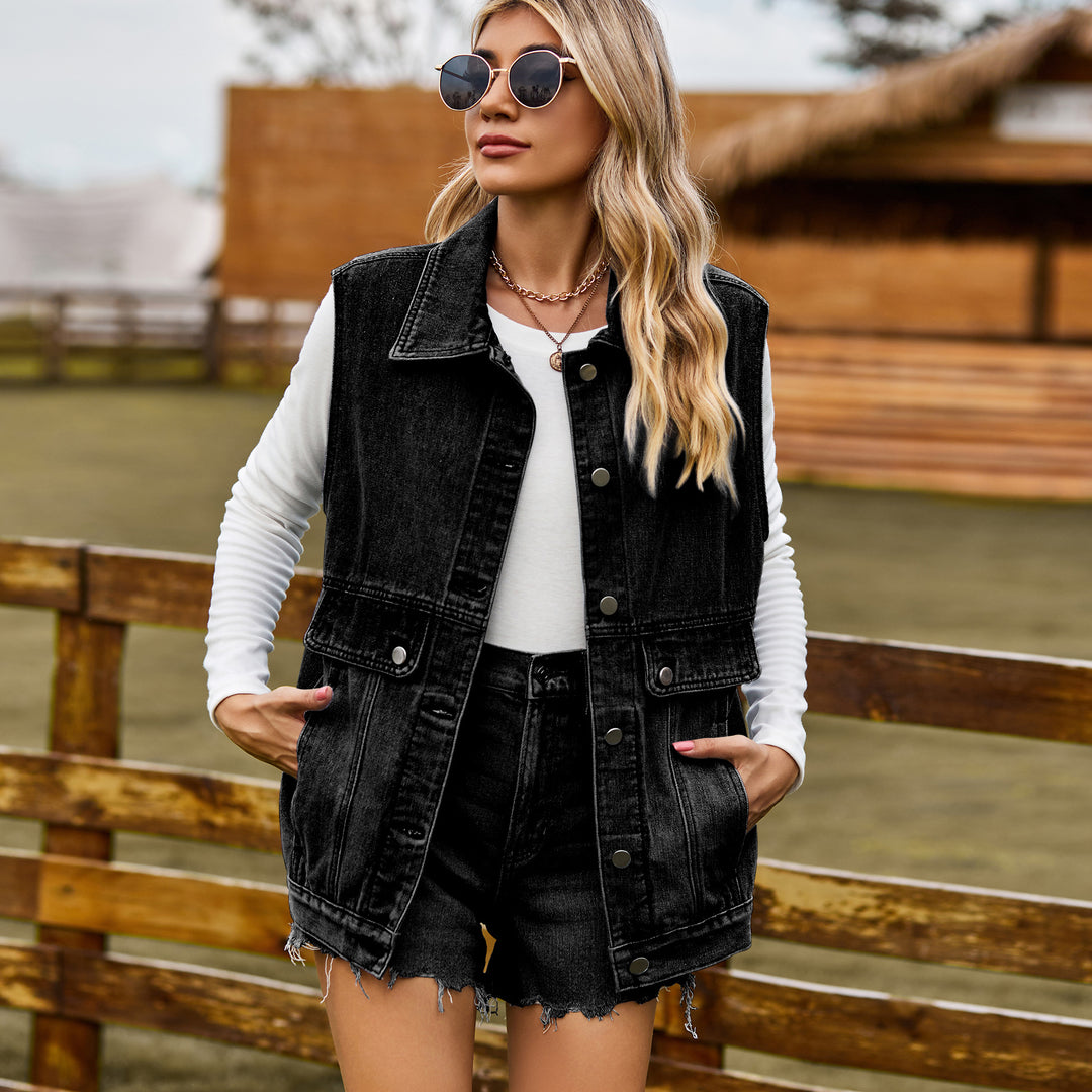 Denim jacket for women in a casual oversized style with practical pockets Lune London