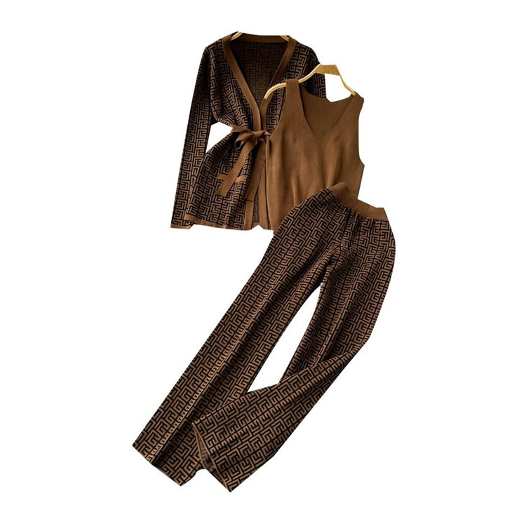 Trendy women's loungewear set with graphic pattern and relaxed fit Lune London