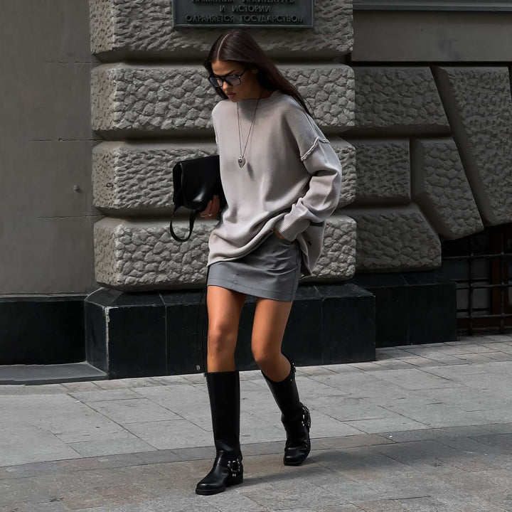 Oversized knitted sweater for women with a casual cut and trendy details Lune London