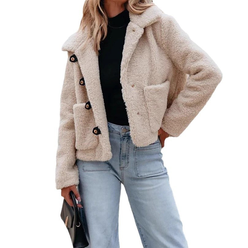 Veste en fourrure pour femme au design décontracté avec des détails de boutons et des poches pratiques Chic & Stil