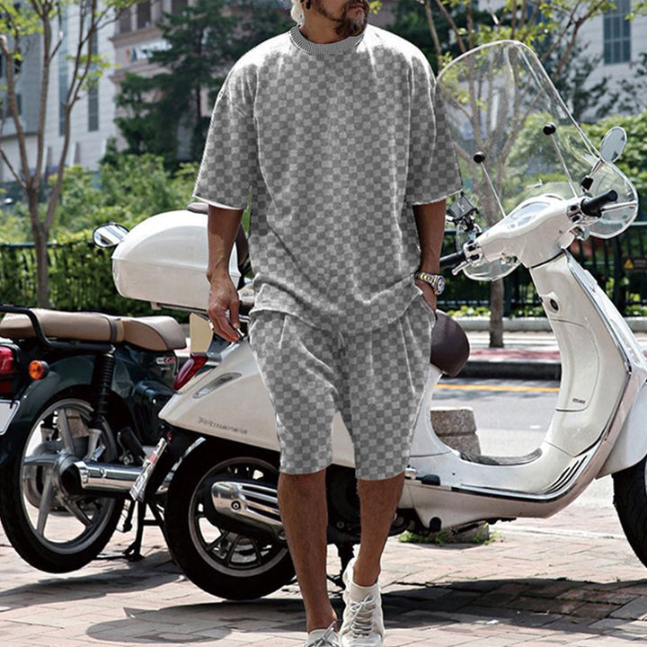 Comfortable summer outfit for men with oversized T-shirt and shorts Lune London