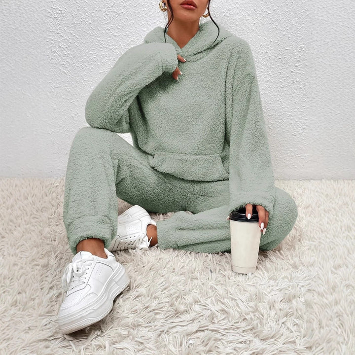 Chic und Stil | Women's Fleece Loungewear Set with Hood and Pockets