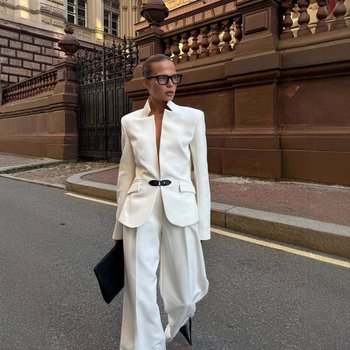 Elegant women's blazer with modern cut and original details Lune London
