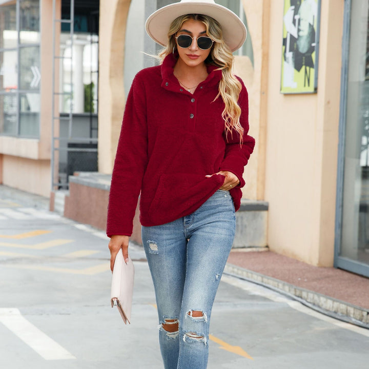 Cozy fleece sweater for women with button placket and kangaroo pocket Lune London