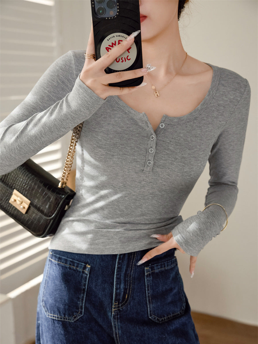 Woman Long sleeve top with deep V-neck and button details Lune London