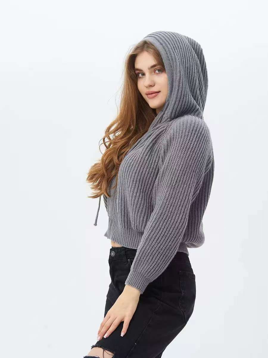 Cozy hooded sweatshirt for women with ribbed design and cropped fit Lune London