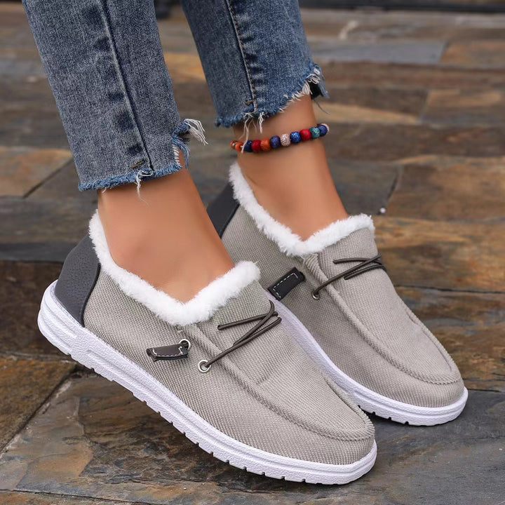 Women warm and comfortable slippers with lining and non-slip sole Lune London