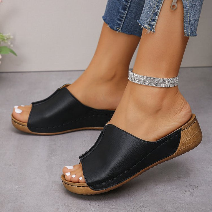 Women Slippers Made of High-Quality Leather with Comfortable Footbed and Non-Slip Sole Lune London
