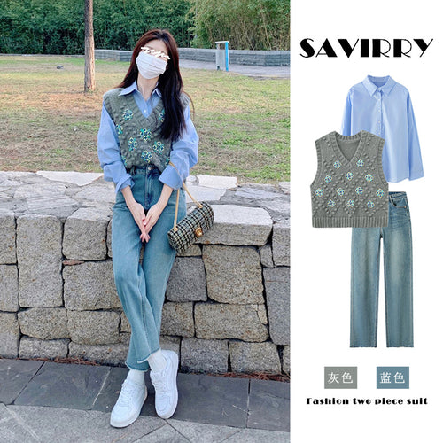 Knitted sweater for women with floral design Lune London