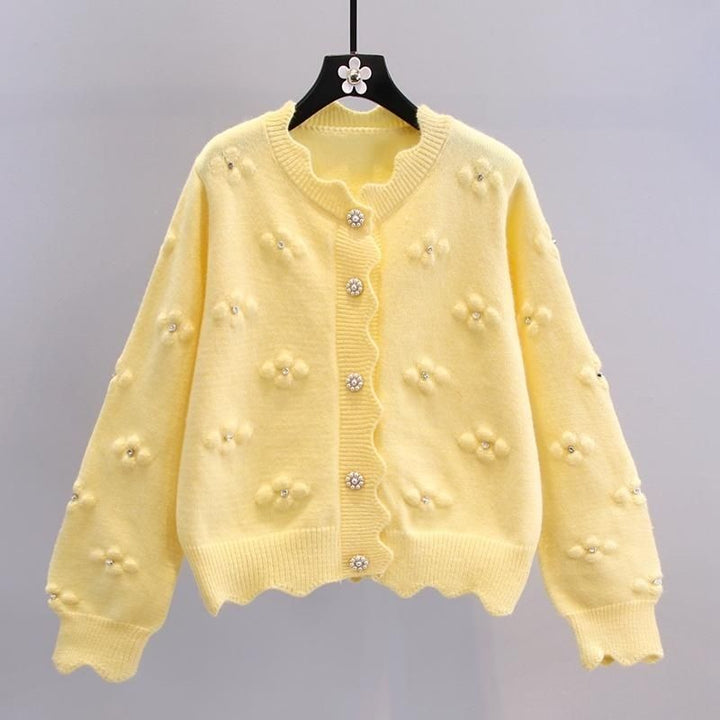 Cardigan féminin confortable avec des appliqués floraux Chic & Stil