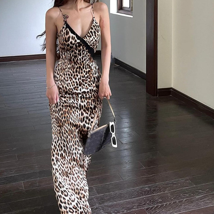 Maxi leopard print dress for women with adjustable straps and side slit Lune London
