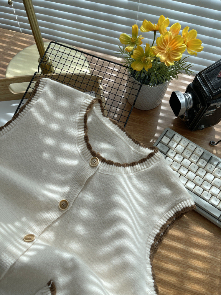 Knitted cardigan for women with contrasting details and pockets Lune London
