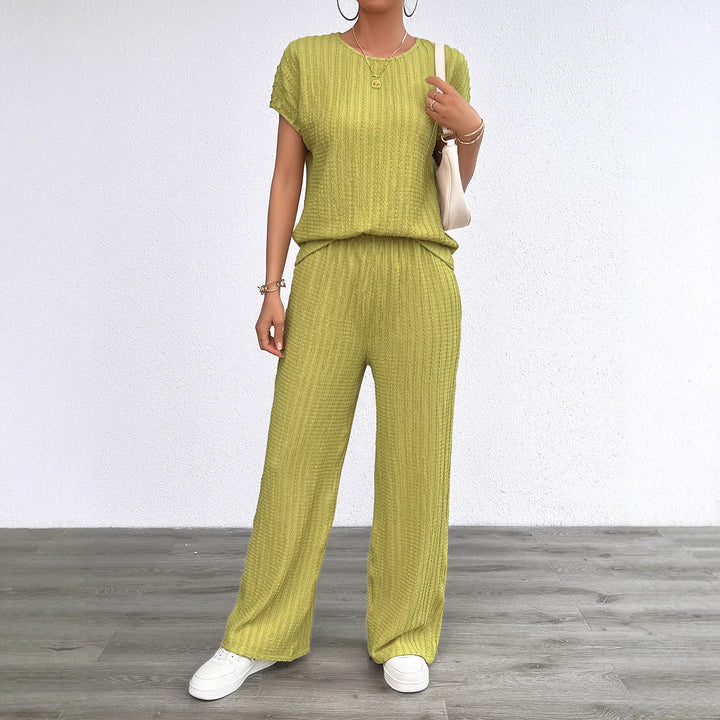Comfortable loungewear set for women with stylish expandable details Chic & Stil