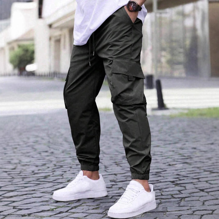 Men's cargo pants with practical side pockets and elastic cuffs Lune London