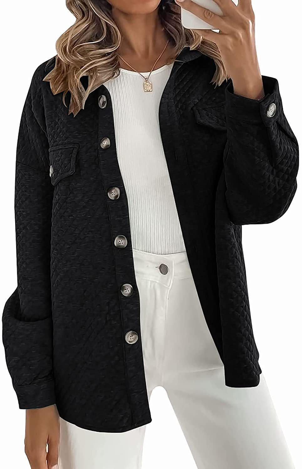 Casual quilted jacket for women with practical pockets and stylish buttons Lune London