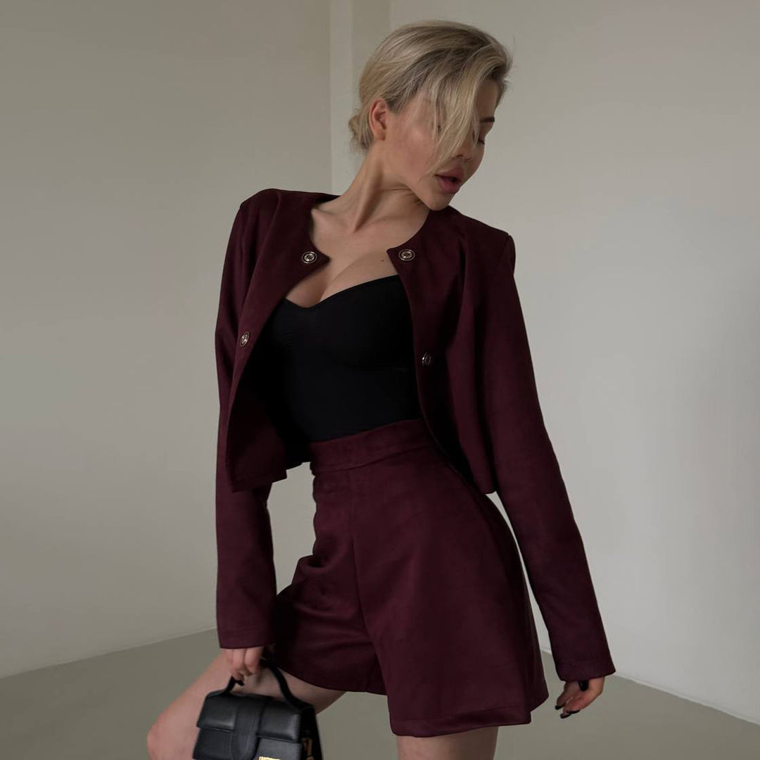 Blazer for women with an elegant cut and practical snap button details Lune London