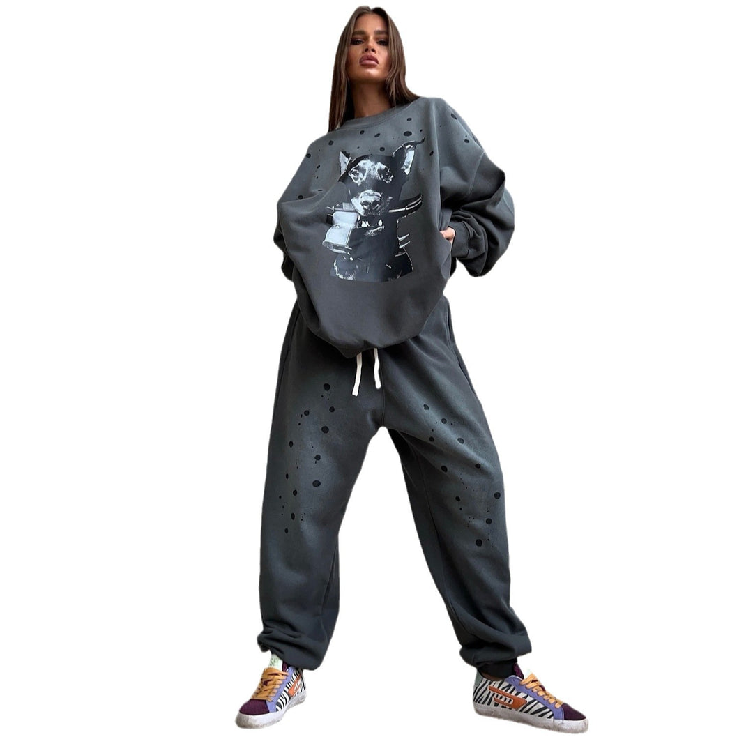 Oversized sweatshirt for women with graphic artistic pattern and casual fit Lune London