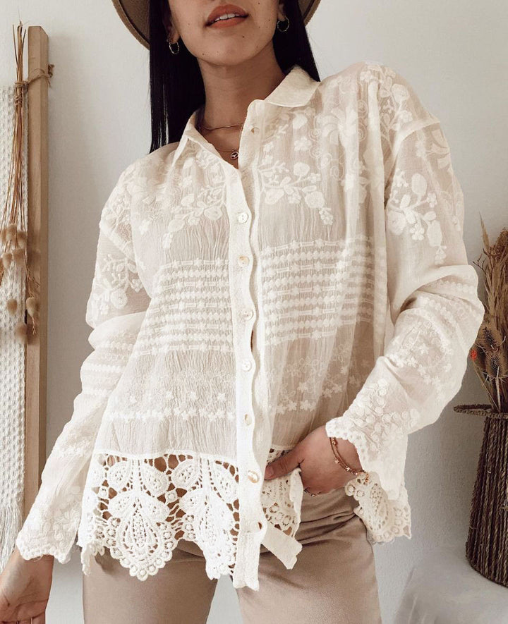 Blouse pour femmes avec broderies florales et dentelle décorative Chic & Stil