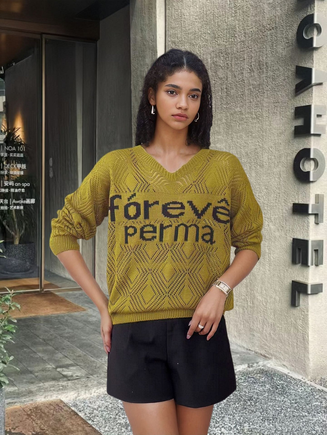 Trendy knitted sweater for women with a creative honeycomb pattern and a textured detail Lune London
