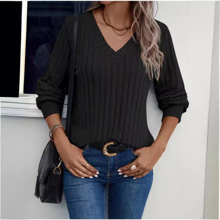 Women's sweater with V-neck and chic textured rib pattern