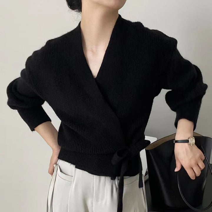 Pull élégant pour femmes à enrouler avec col en V et cordon de serrage à la taille Chic & Stil