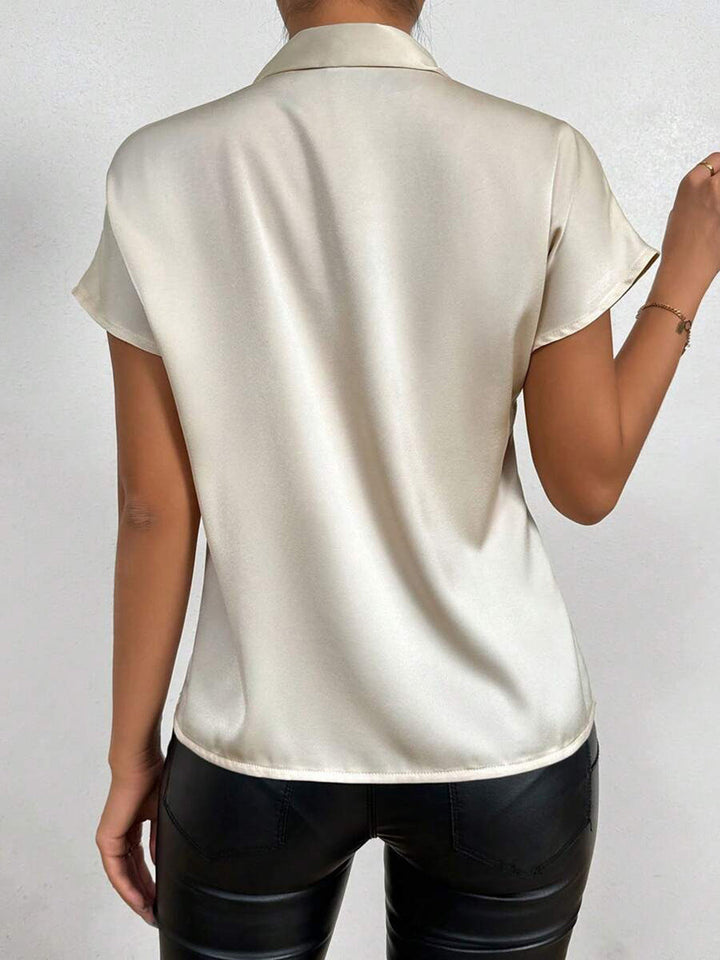 Lune London | Satinbluse Kurzarm Hoher Kragen mit Schleife Eleganter Entspannter Schnitt