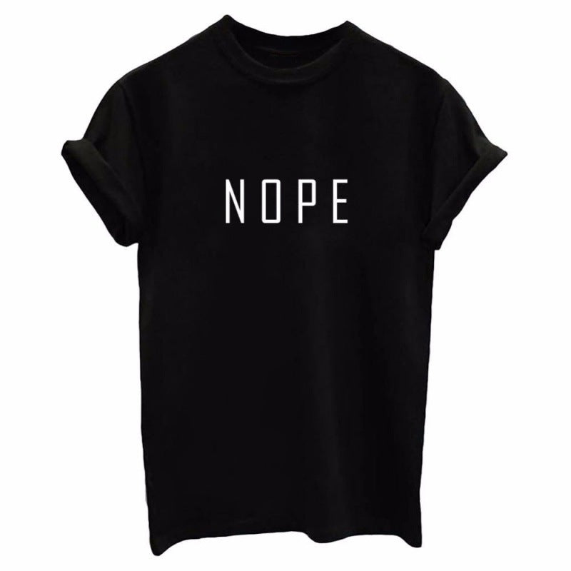 T-shirt pour femmes avec un lettrage moderne accrocheur Chic & Stil